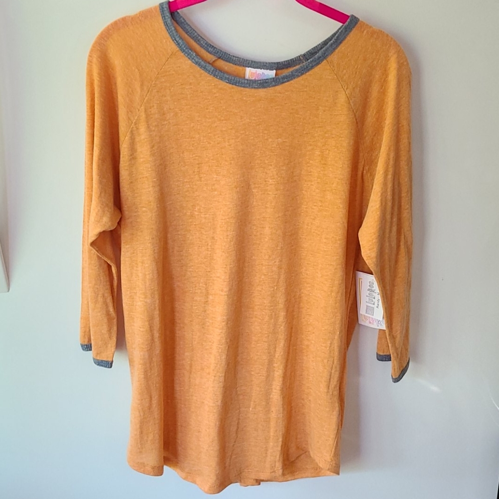 LuLaRoe 193,96 Randy T Light Orange 3/4 Sleeves